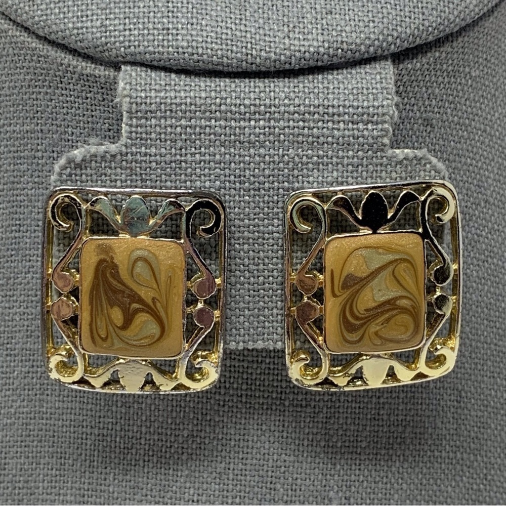 Vintage Gold Toned Square Stud Earrings with Yellow and Brown Swirl Design
